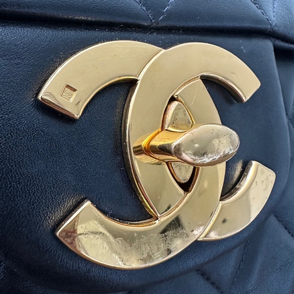 Vintage Chanel Maxi Single Flap - Picture 5 of 16